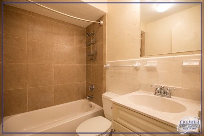 Building Photo - ***BIKE TO THE BEACH***NAPLES PARK**2BED/1BATH***NO HOA***PETS ALLOWED***