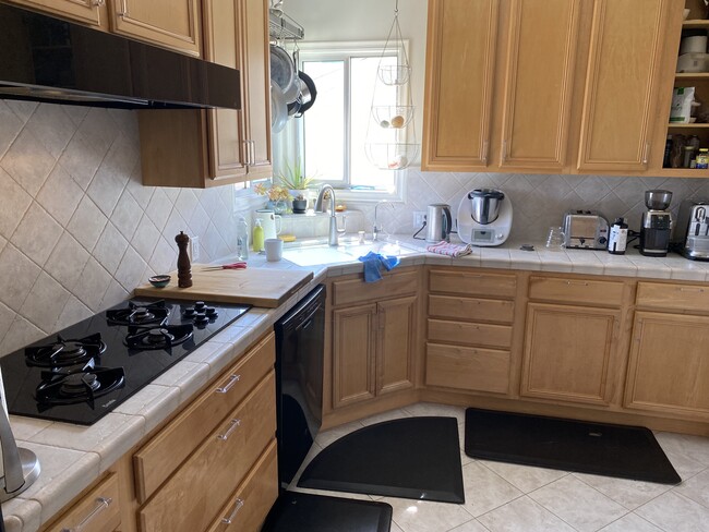 Kitchen - 614 Lomita St