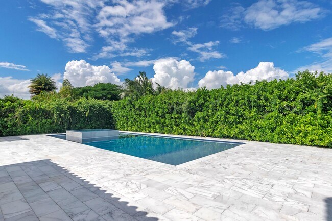 Building Photo - Beautiful home in quiet neighborhood