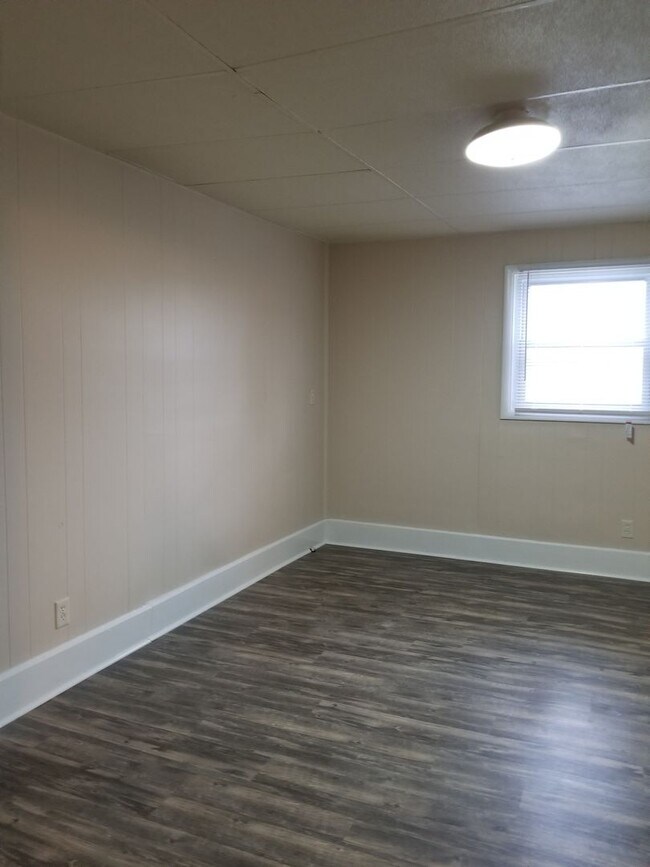 Building Photo - Apartment near Switchyard Park