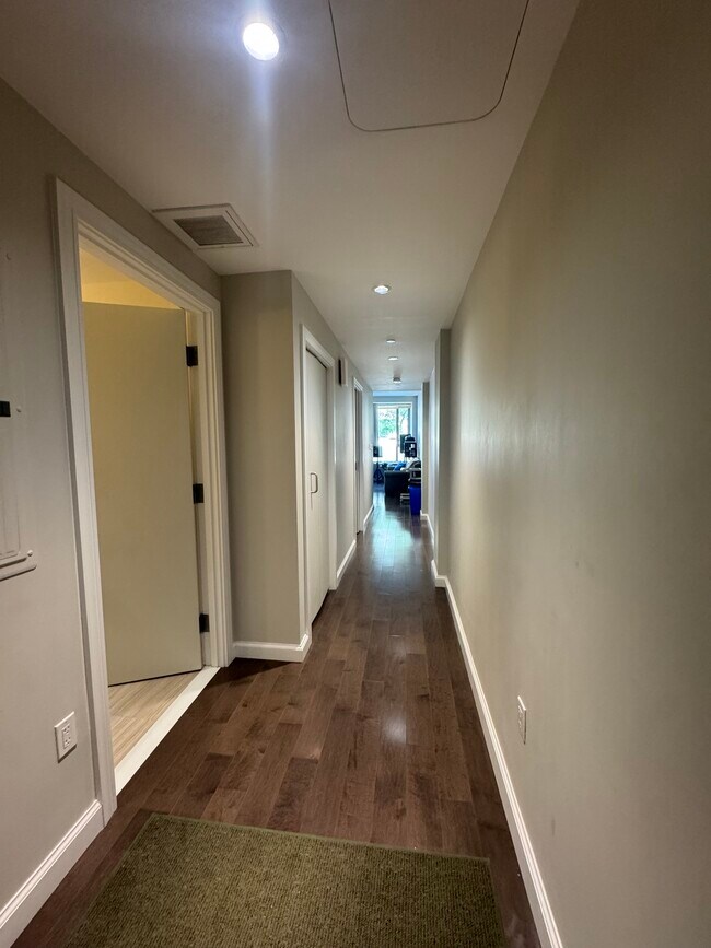 Foto del edificio - 43 Westland Ave