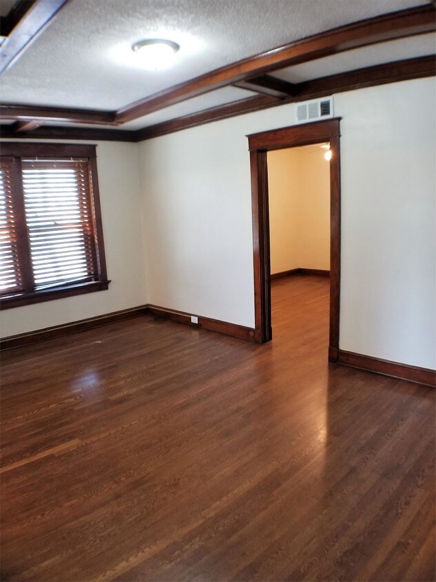 Primary Photo - 304 W 34th St