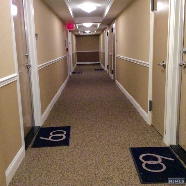 Foto del edificio - 60 East Parkway Drive, Unit 7M