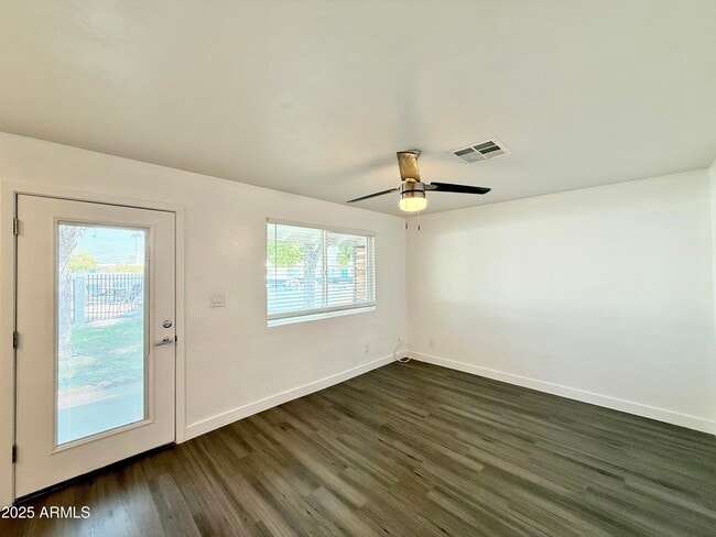 Foto del edificio - 1202 E Kaler Dr