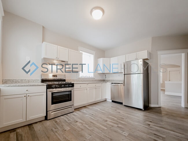 Building Photo - Charming 2 Bedroom in St. Louis!