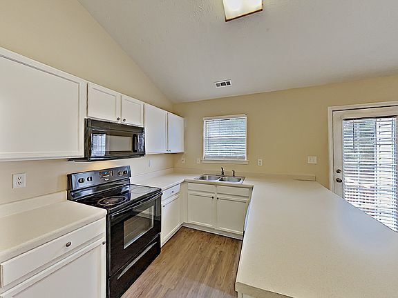 Foto del edificio - 7020 Regency Ln