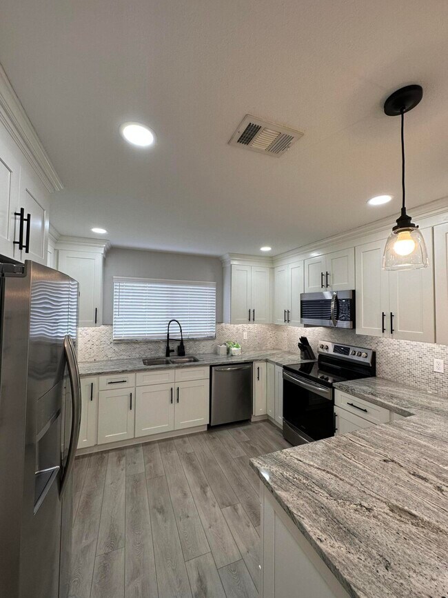 Building Photo - 1402 SE Berwick Ct