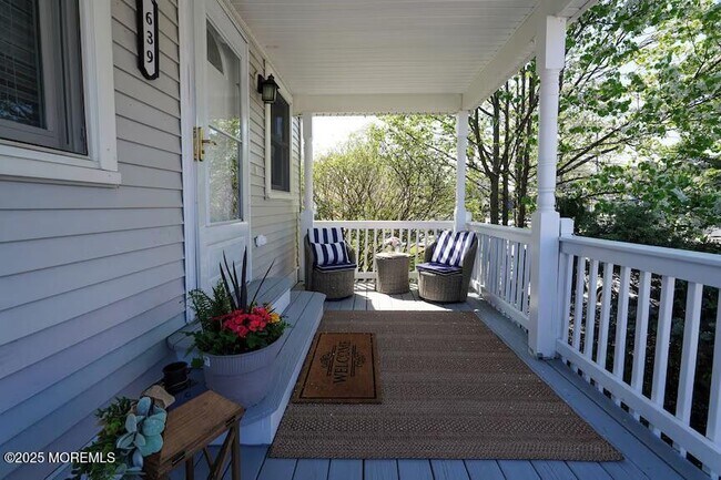 Foto del edificio - 639 Redmond Ave