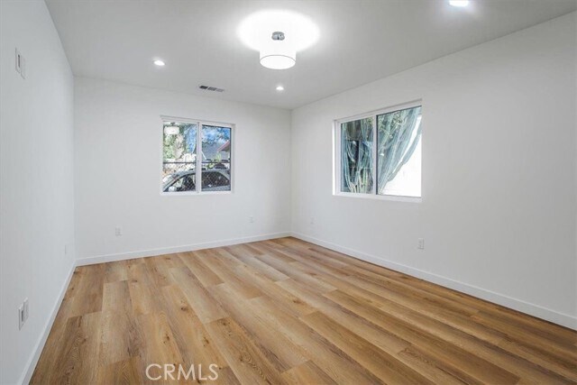 Foto del edificio - 869 E Howard St