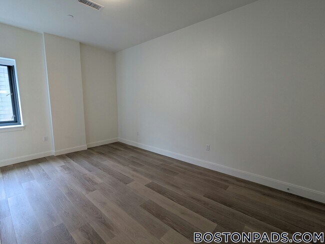 Building Photo - 1079 Commonwealth Ave