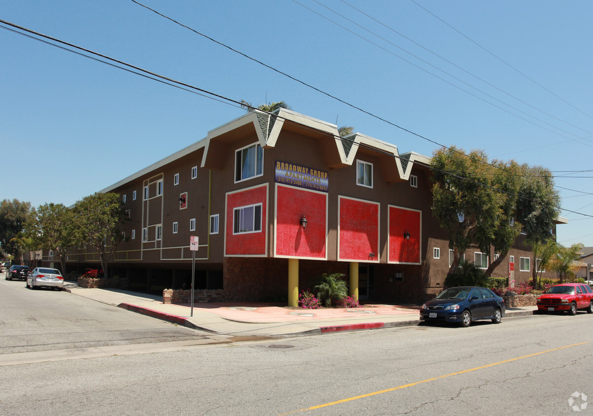 Foto principal - 4735 W Broadway - Hawthorne