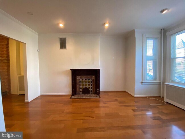 Foto del edificio - 833 11th St NE
