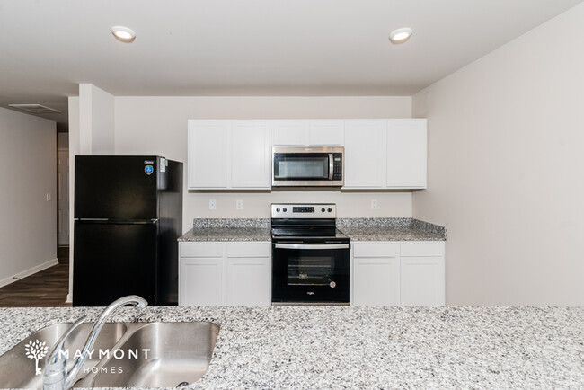 Building Photo - 4-Bedroom Home with Modern Features in Mac...