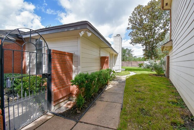 Building Photo - 16186 Golden Sands Dr
