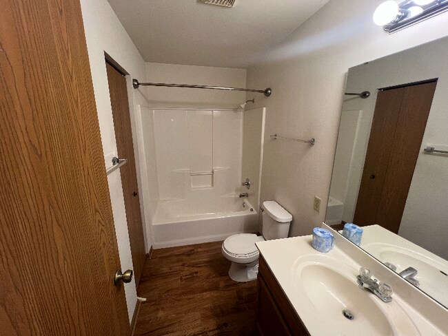 Building Photo - 133 E Hunters Ridge