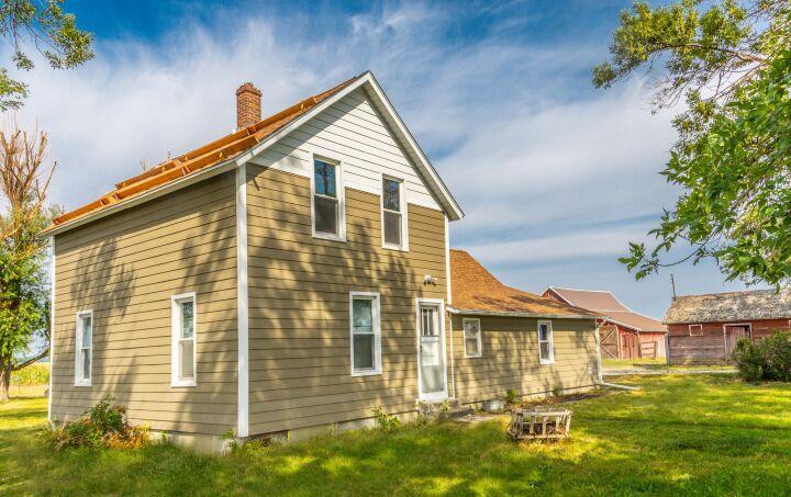 Foto principal - 5 bedroom in Huntley MT 59037