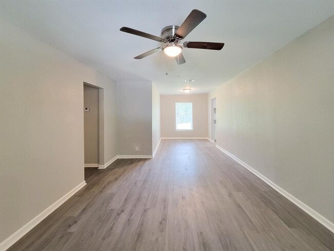 Foto del edificio - 2810 Forest Oaks Dr