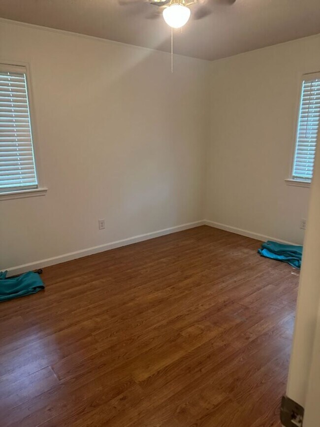 Building Photo - Discover this 3-bedroom, 1-bathroom house in Dover, AR