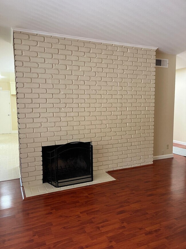 Foto del edificio - 5495 Taft Dr