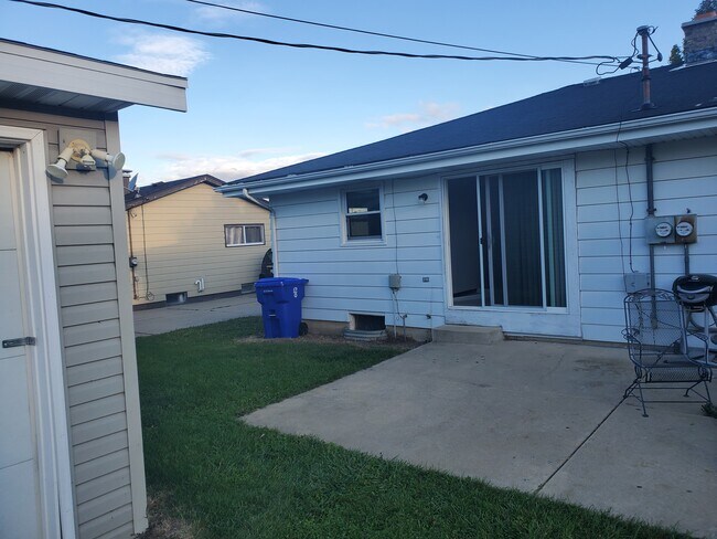 Building Photo - 3907 88th St