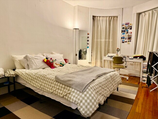 Building Photo - 1122 Commonwealth Ave