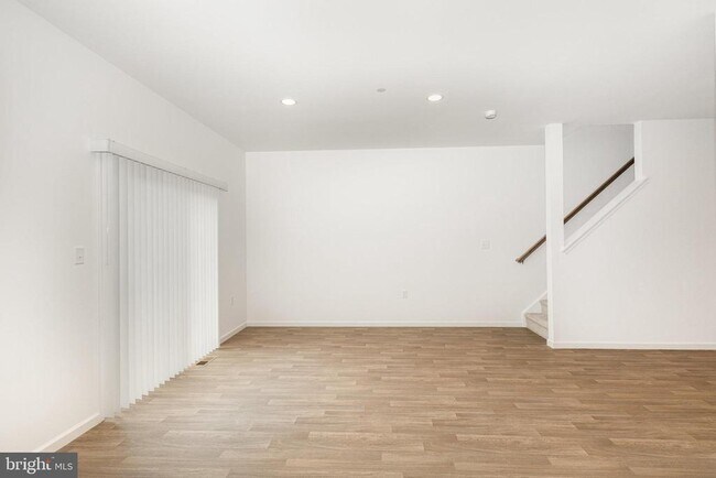 Foto del edificio - 7880 Briarwood Dr