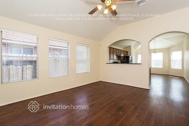 Foto del edificio - 19811 Whispering Hollow Ln