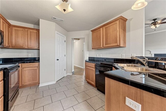 Photo - GREAT LOCATION IN ROGERS!!! House