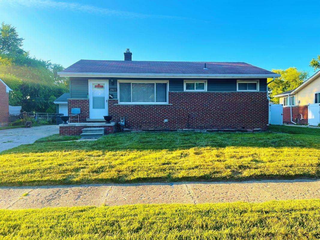Foto principal - 28600 Oakwood St