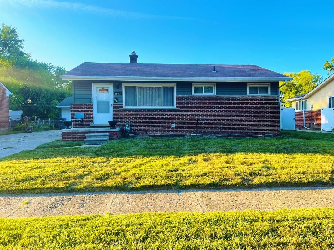 Primary Photo - 28600 Oakwood St