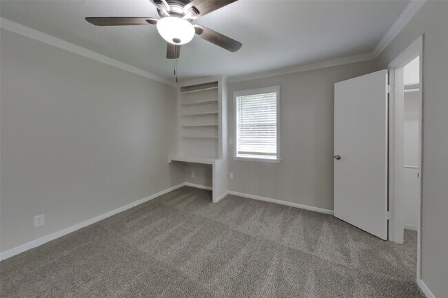 Building Photo - 12306 Foxridge Dr