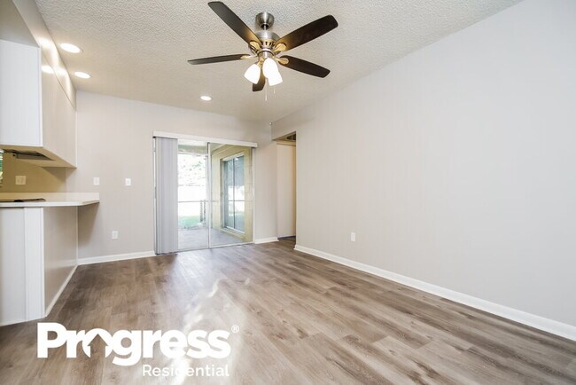 Building Photo - 3929 Oak Hammock Dr