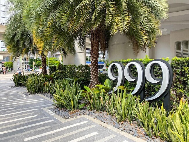Foto del edificio - 999 SW 1st Ave