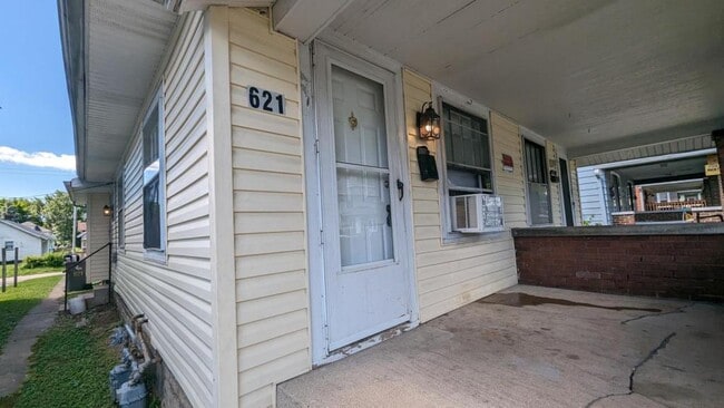 Building Photo - 621 W 30th St