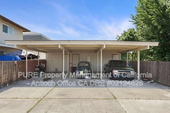 Building Photo - 908 Minaker Dr