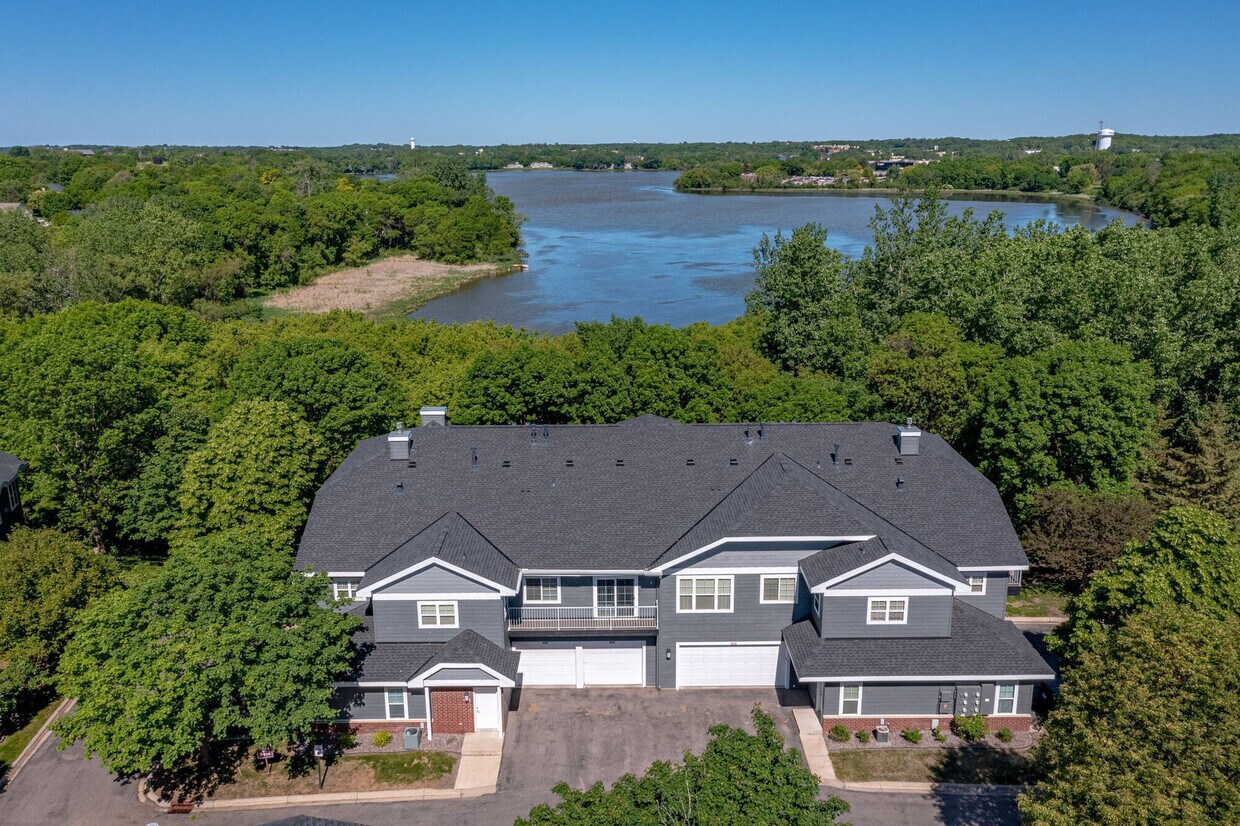 Foto principal - Lake Hazeltine Woods