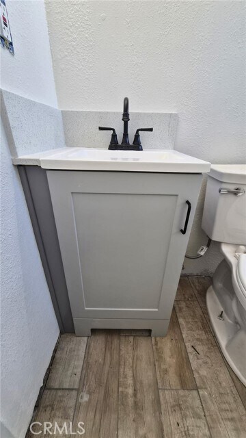 Foto del edificio - 645 S Gerhart Ave