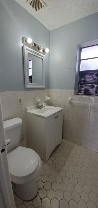 Primary Photo - 2206 Lucerne Park Rd 1-4