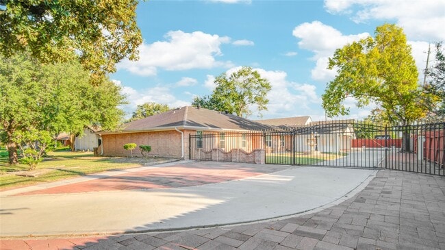 Building Photo - 902 Ashford Pkwy