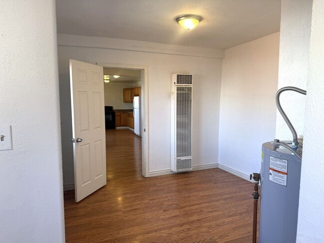 Building Photo - 206 Cornell Dr SE