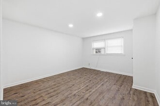 Building Photo - 3816 W Bay Ave