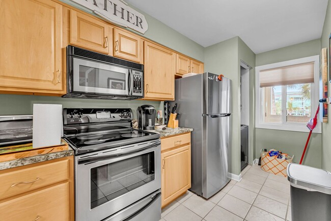 Building Photo - Coastal Living in the Heart of Folly Beach