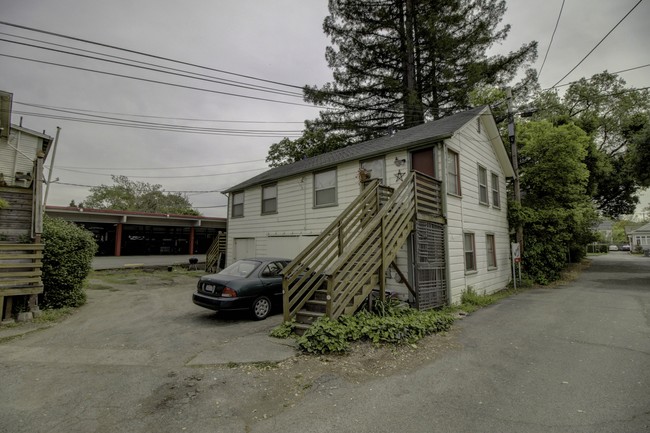 Building Photo - 864 4th St