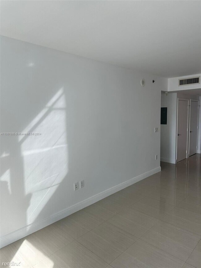 Foto del edificio - 1 br, 1 bath Condo - 55 SE 6th St Apt 3608