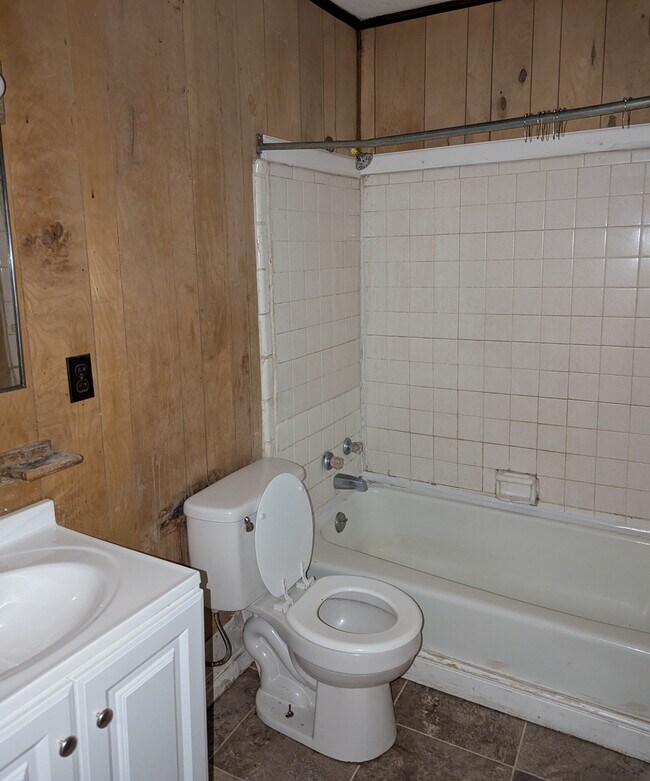 baño - 408 Heard Ave