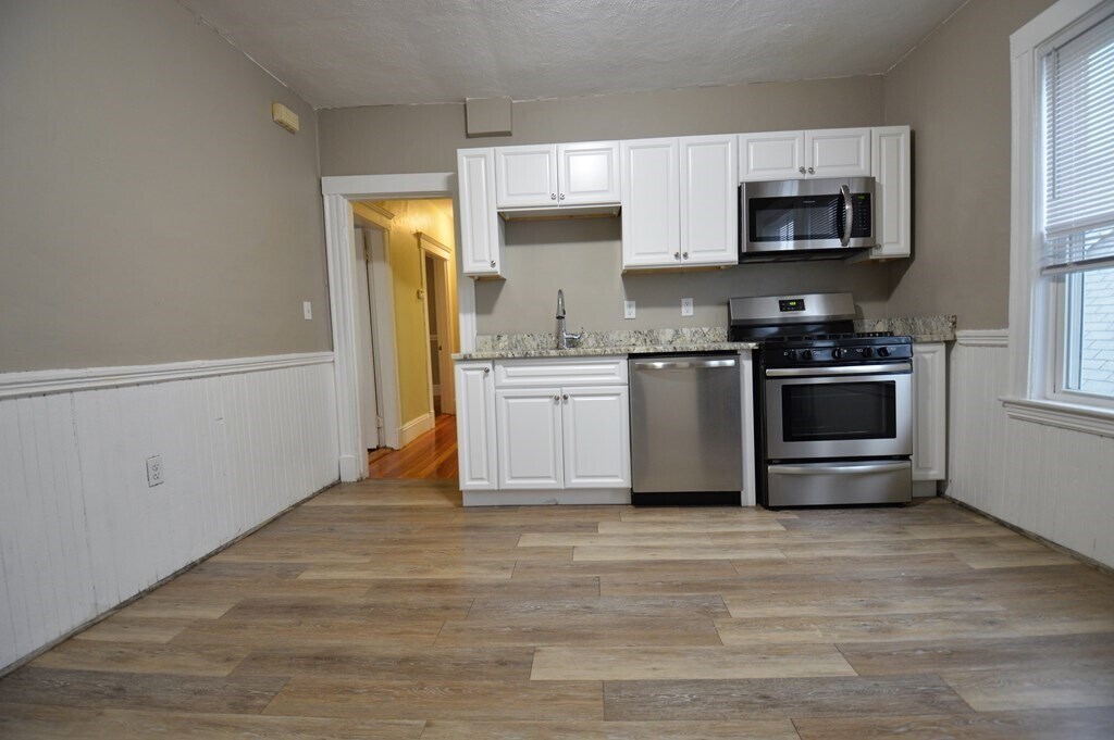 Primary Photo - 18 Perry St