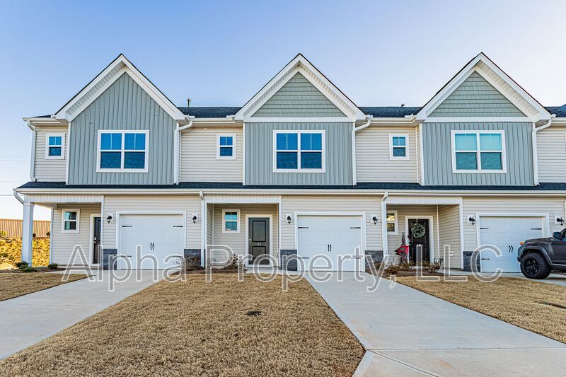 Foto principal - 17 Apricot Ln