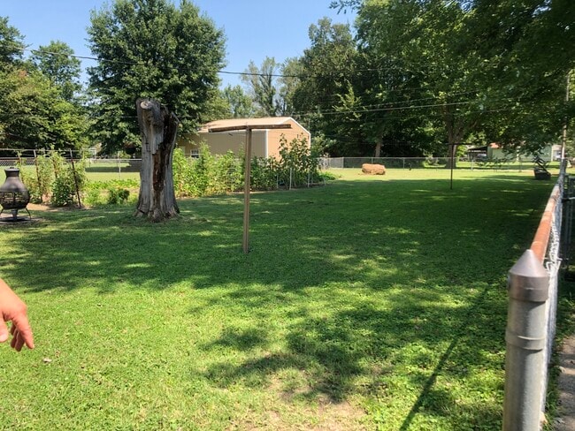 Backyard with garden - 414 N Adair St