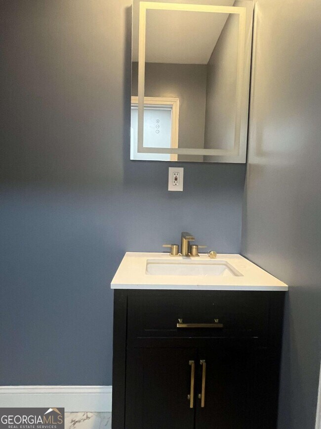 Foto del edificio - 738 Prince Pl NW