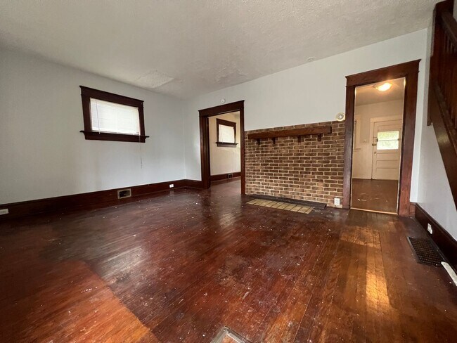 Foto del edificio - 3 br, 1 bath House - 308 E 29th St